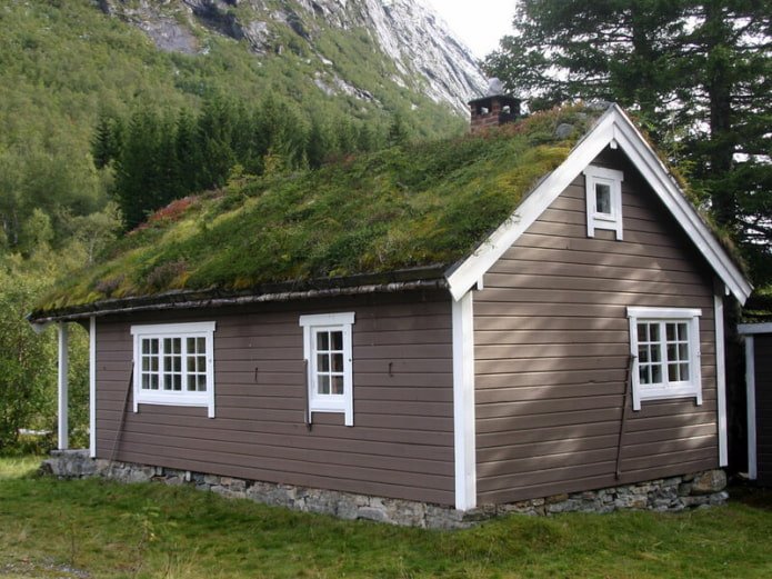 Dachabschluss des Hauses im skandinavischen Stil