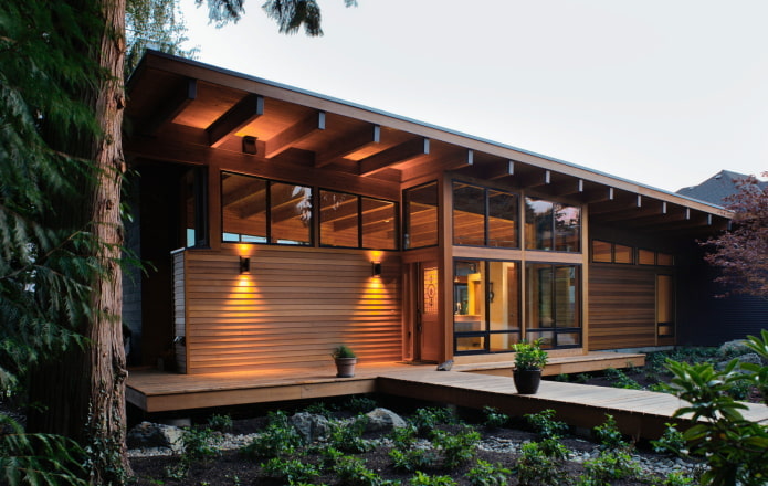 Holzhaus im High-Tech-Stil
