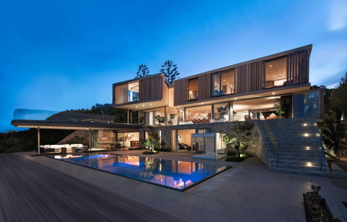 Haus im High-Tech-Stil an der Küste