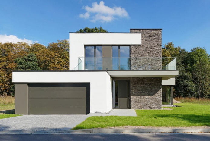 Haus mit Flachdach im High-Tech-Stil