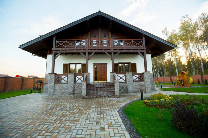 Haus mit verputzter Fassade