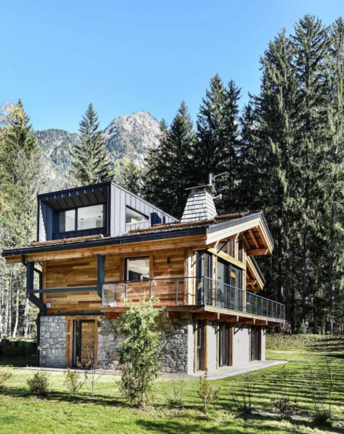 Haus mit kreisförmigem Balkon