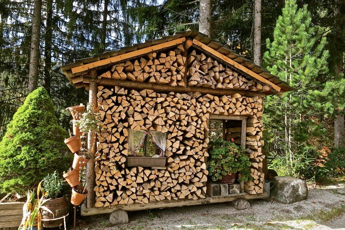 ungewöhnlicher Holzschuppen
