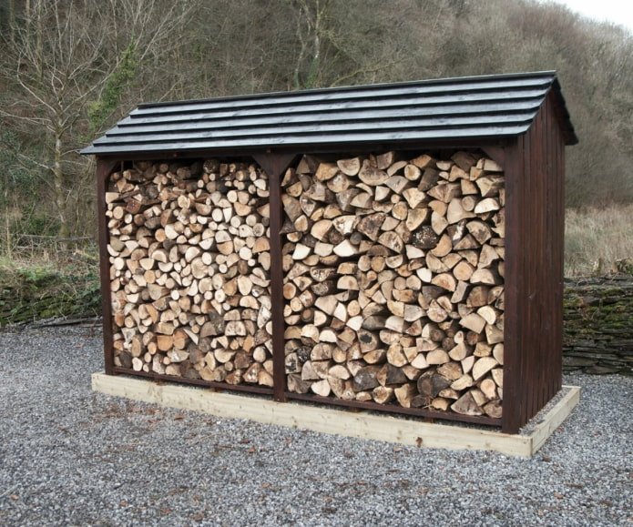 Holzschuppen aus Wellblech