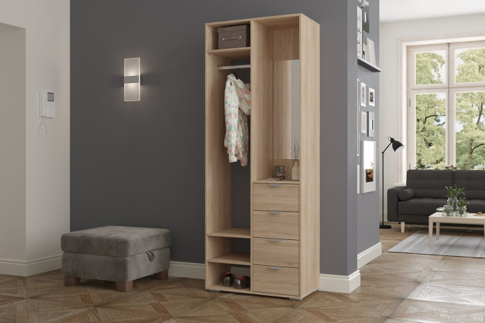 Garderobe für den Flur in einem hellen Farbton