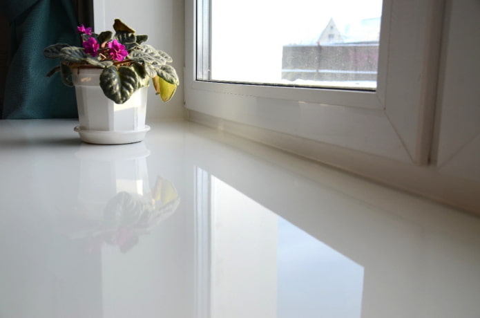 breite Fensterbank