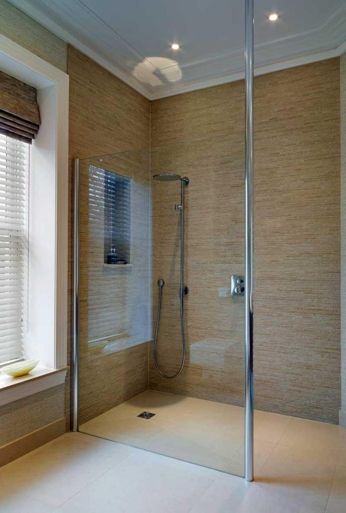 Dusche ohne Ablage aus Fliesen