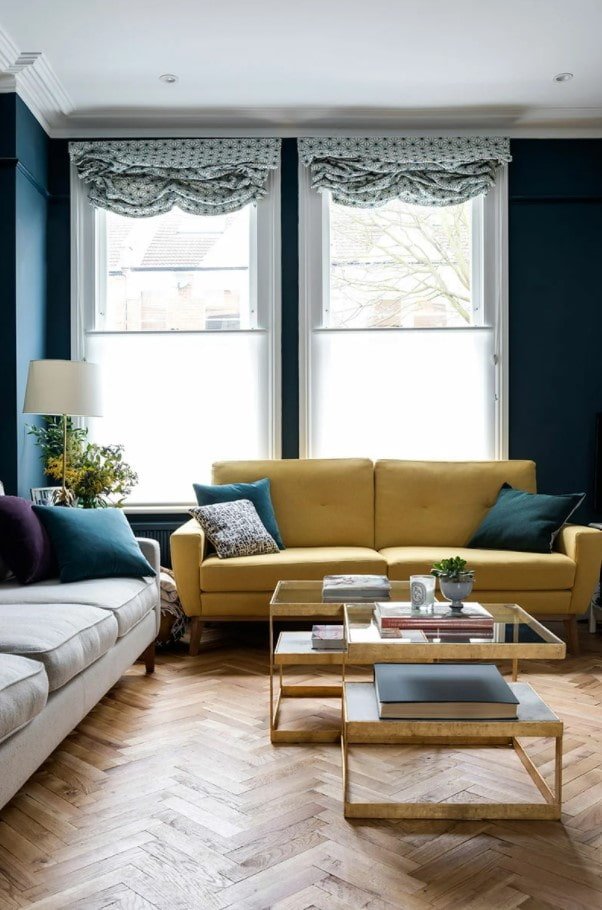 helles Sofa im Innenraum