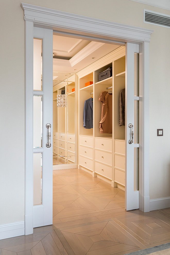 Fachtüren im Kleiderschrank