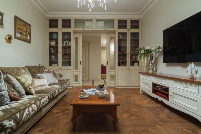 Beige Abteiltüren im Innenraum