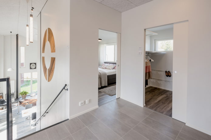 Fachtüren in der Wand im Innenraum