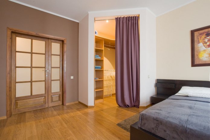 Eck-Ankleidezimmer im Schlafzimmer