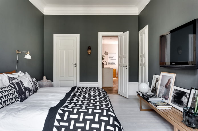 weiße Türen im Schlafzimmer