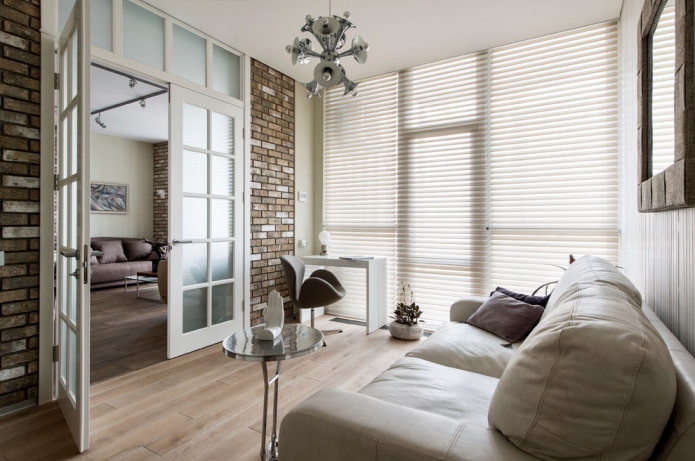 Schwingtüren im Wohnzimmer im Loft-Stil