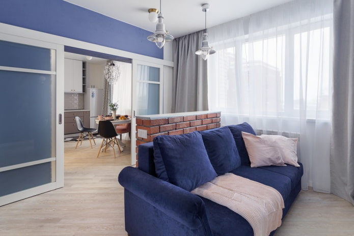 Schiebetüren in einem Loft-Interieur