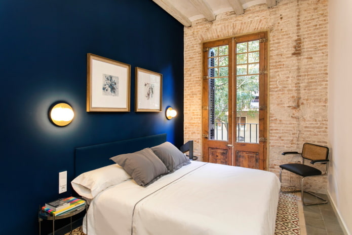 Balkontür in einem Interieur im Loft-Stil