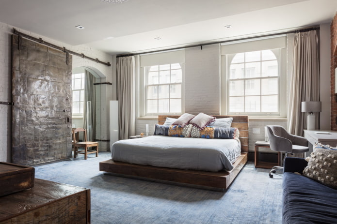 Metalltüren im Innenraum im Loft-Stil
