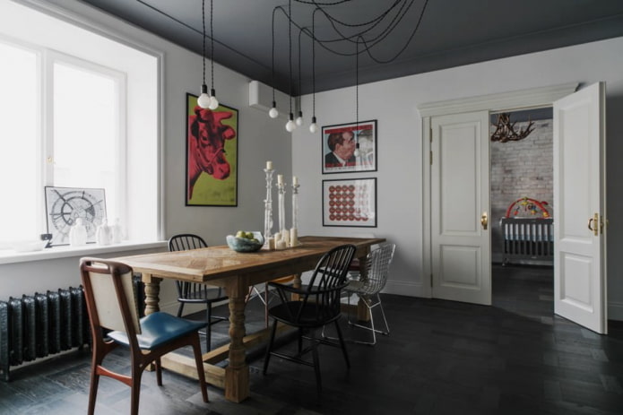 Schwingtüren im Esszimmer im Loft-Stil
