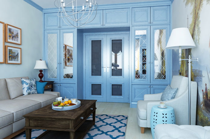 Blaue Türen im Innenraum im Provence-Stil
