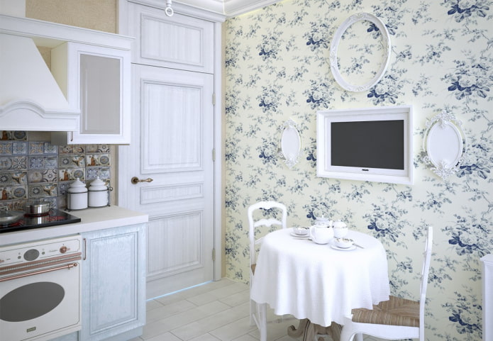 Türen im Inneren der Küche im Provence-Stil