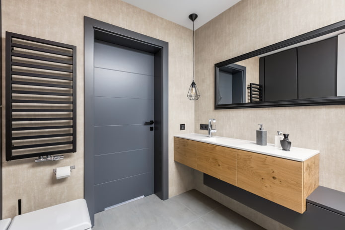 schwarze Akzente im Badezimmer