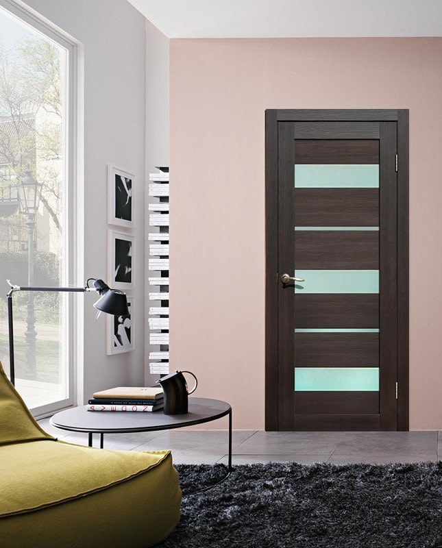 Zargovy-Türen in Wenge-Farbe im Innenraum