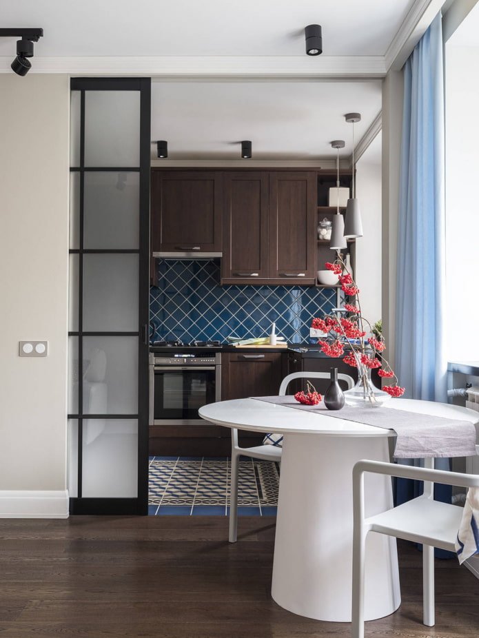 Chruschtschowka-Design, 2 angrenzende Räume – Küche und Wohnzimmer