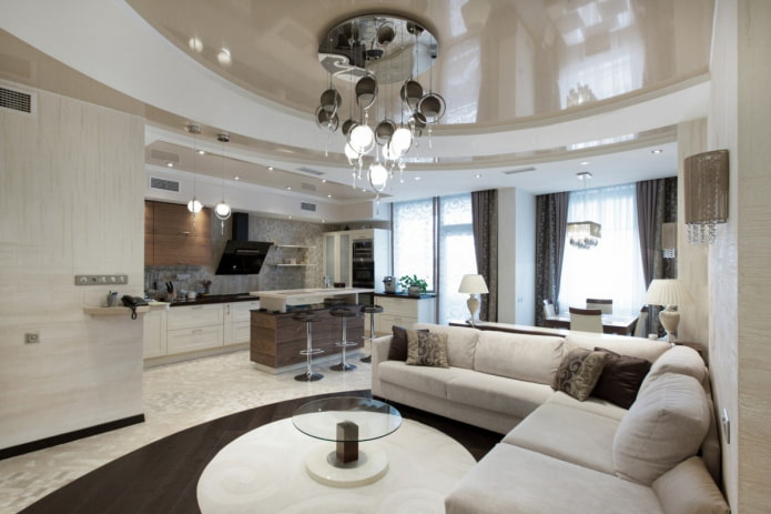Kombinierte Decke im Wohnzimmer