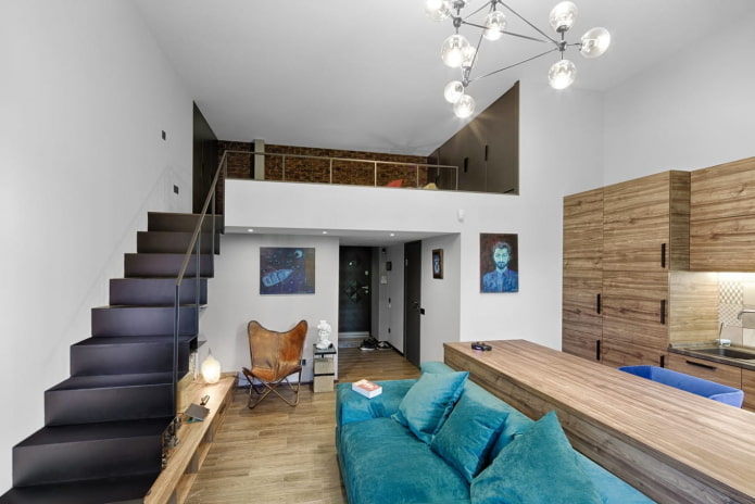 Innenansicht eines zweistöckigen Studio-Apartments