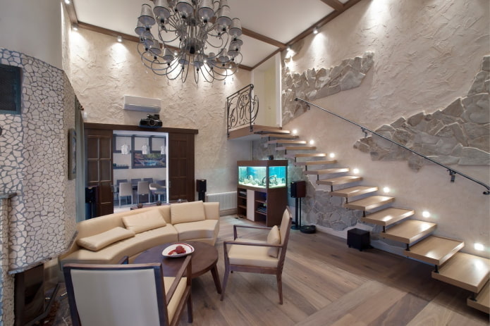 Treppenhausdesign im Inneren einer zweistöckigen Wohnung