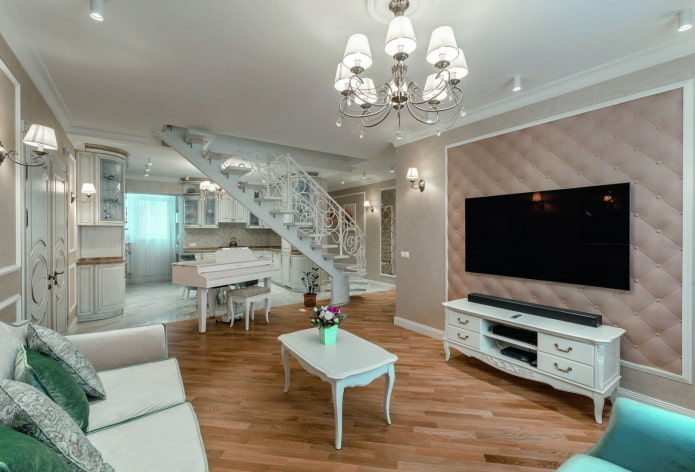 Innenraum einer zweistöckigen Wohnung im Provence-Stil