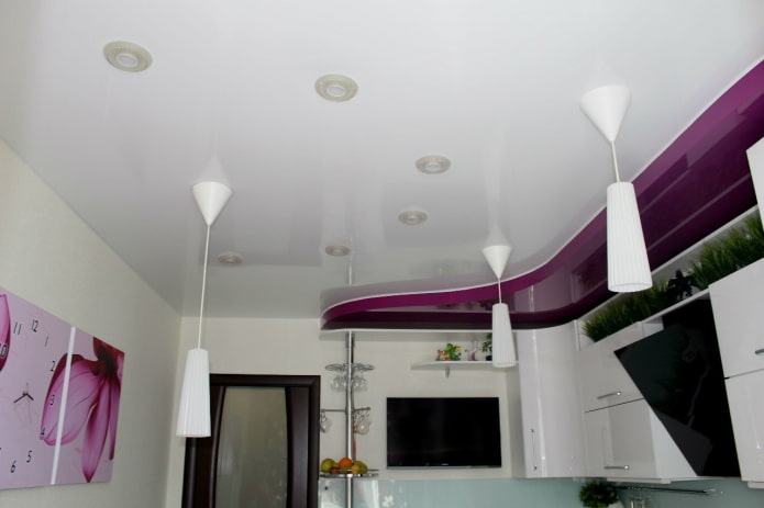 Zweistufige Spannstruktur aus PVC-Folie
