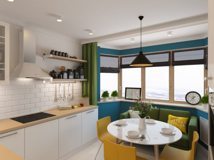 Zweistufiges Design im Innenraum der Küche mit Erkerfenster