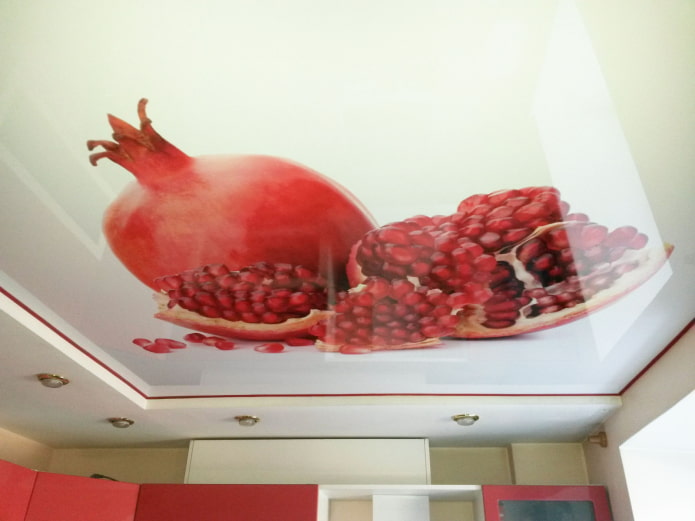 Zweistöckiges Design mit Fotodruck in der Küche