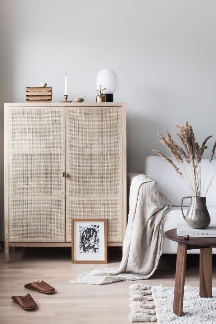 Textilien in neutralen Farbtönen