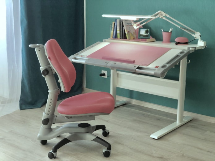 ergonomischer Kinderschreibtisch