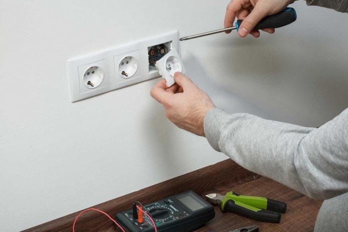 Installation von Steckdosen in der Küche