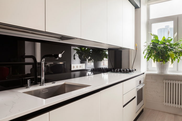 Schwarzes Skinali