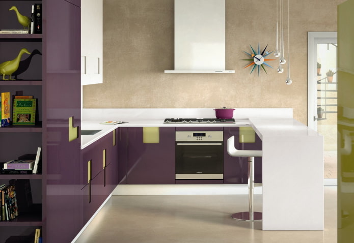 Küchendesign in Beige- und Lilatönen