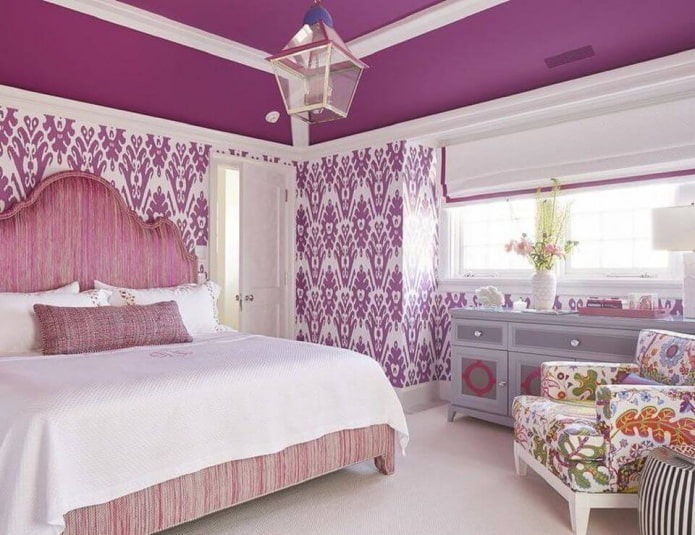 Rosa und lila Schlafzimmer-Interieur