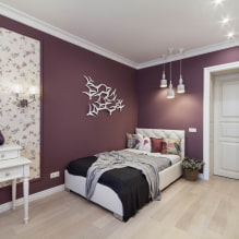 Schönes lila Schlafzimmer im Innenraum-7