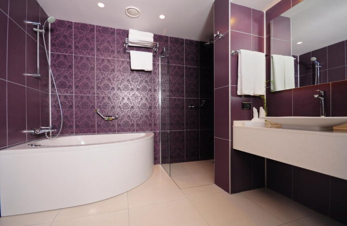 Dunkelviolettes Badezimmer