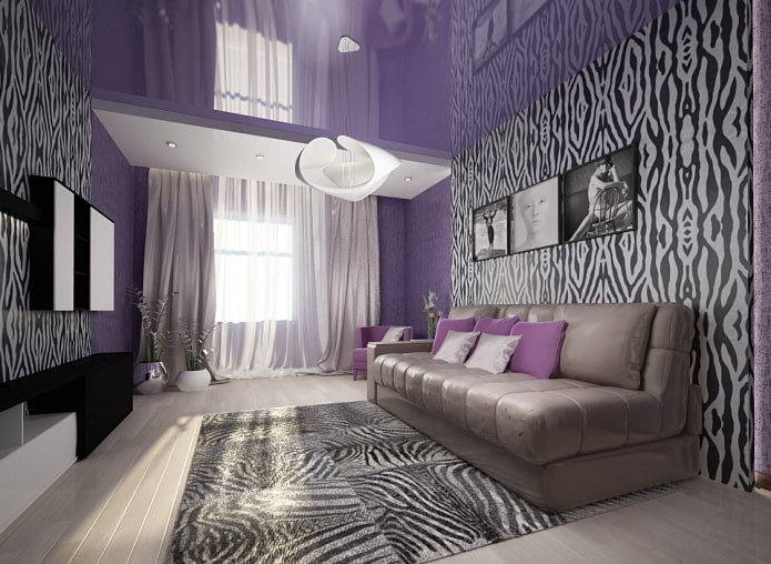zweistufige violette Decke im Innenraum