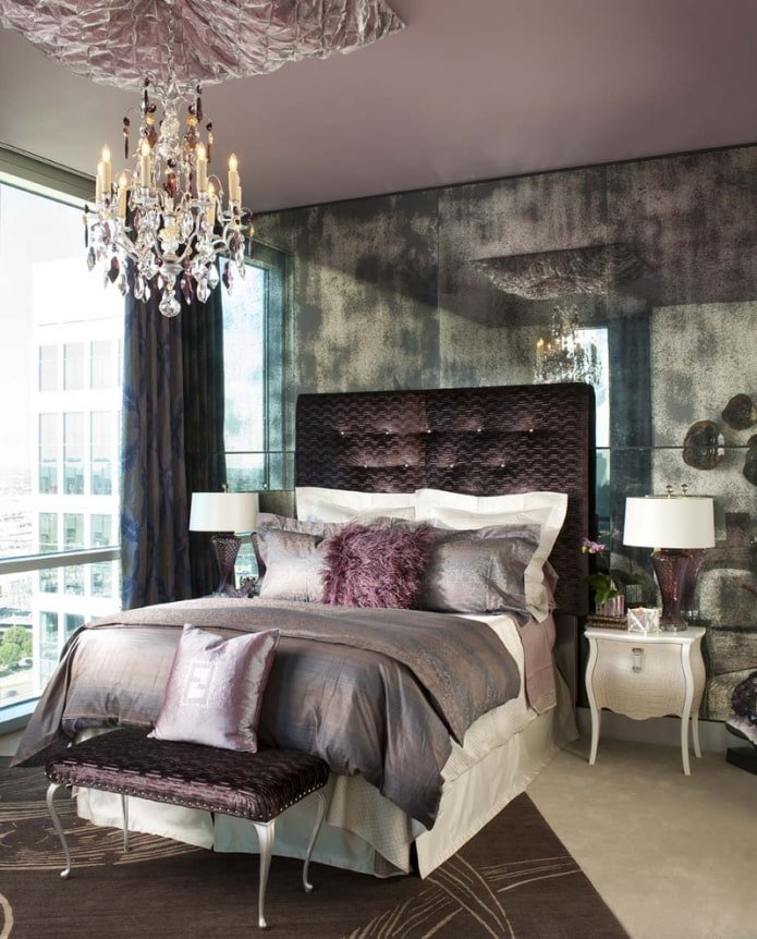 violette Decke im Schlafzimmer