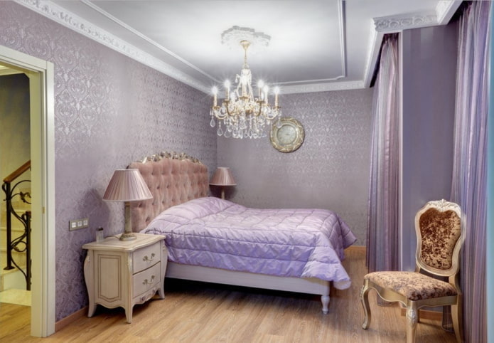 lila Tapete im Schlafzimmer