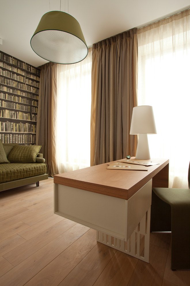 Dekoration mit raumerweiternder Fototapete mit Bücherregalen