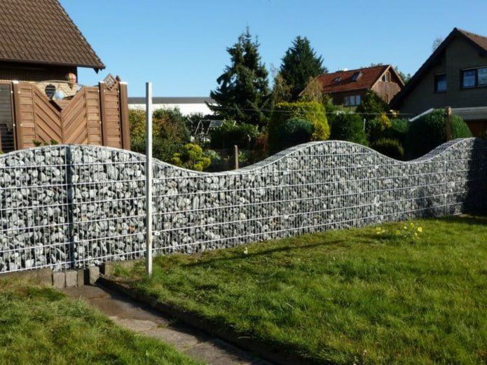 schöner Gabionenzaun