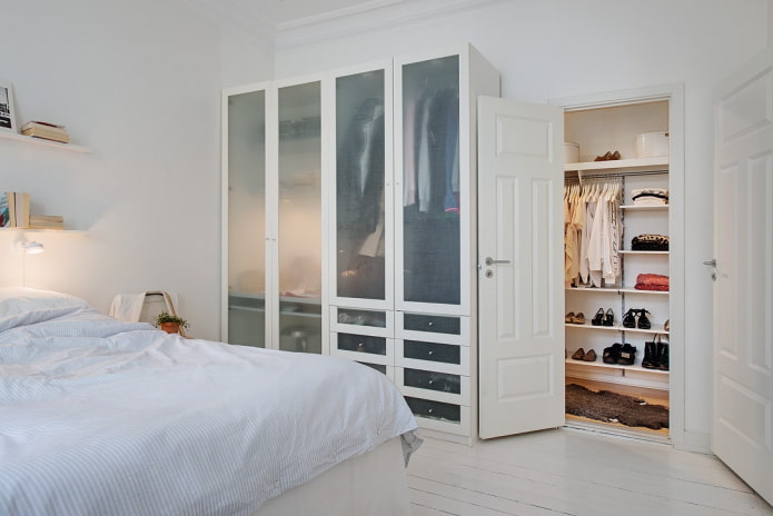 Garderobe aus dem Zimmer