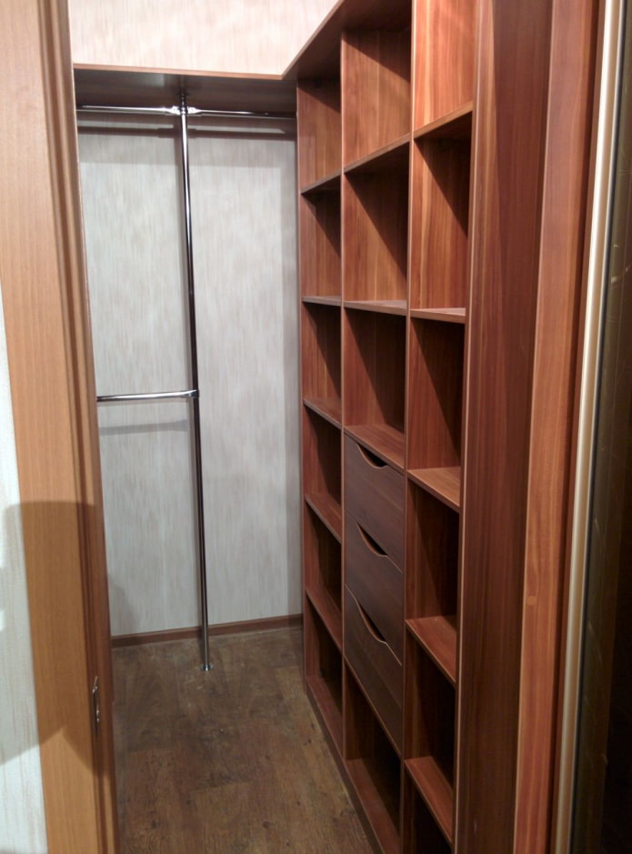 Geräumiger Kleiderschrank