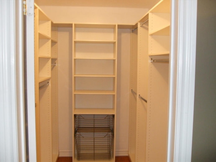 U-förmiger Kleiderschrank